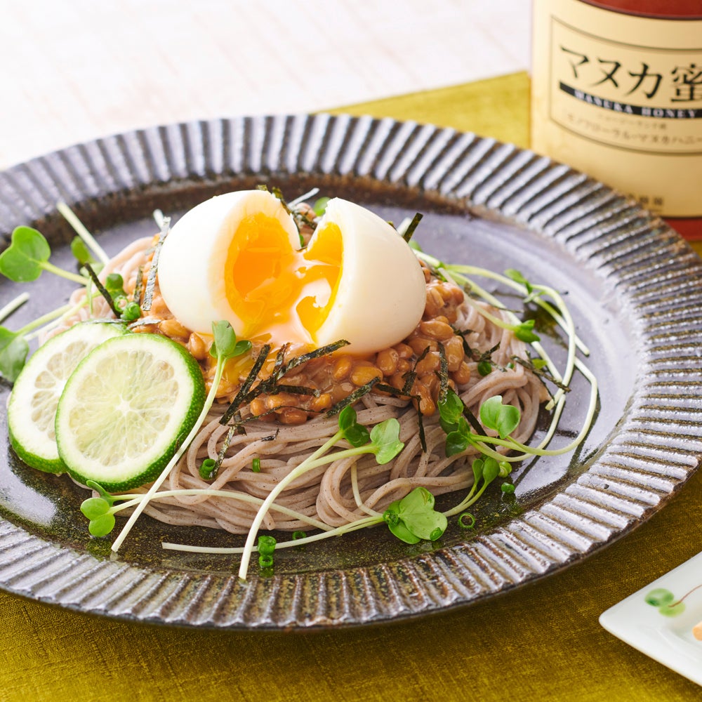 Soba with natto (using manuka as pouring source)