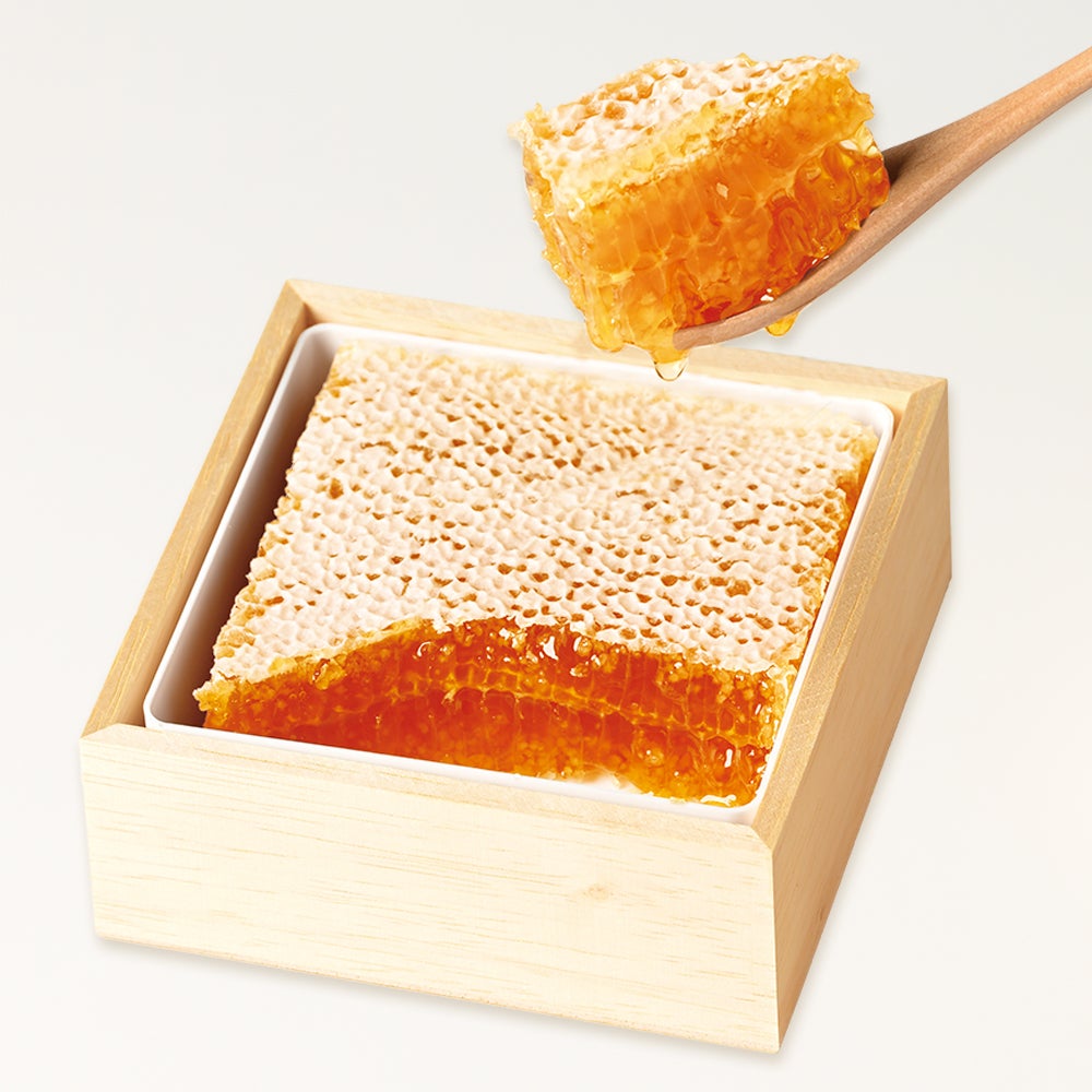 Manuka Combhoney - made in New Zealand (10.4cm x 10.4cm x 2.5cm) (340g)